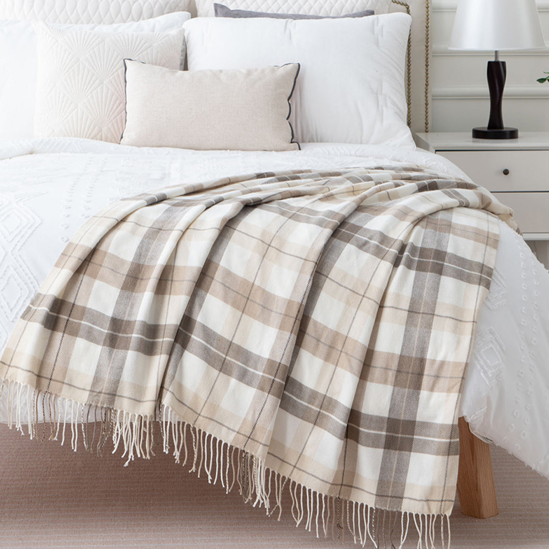 Farmhouse Plaid Throw