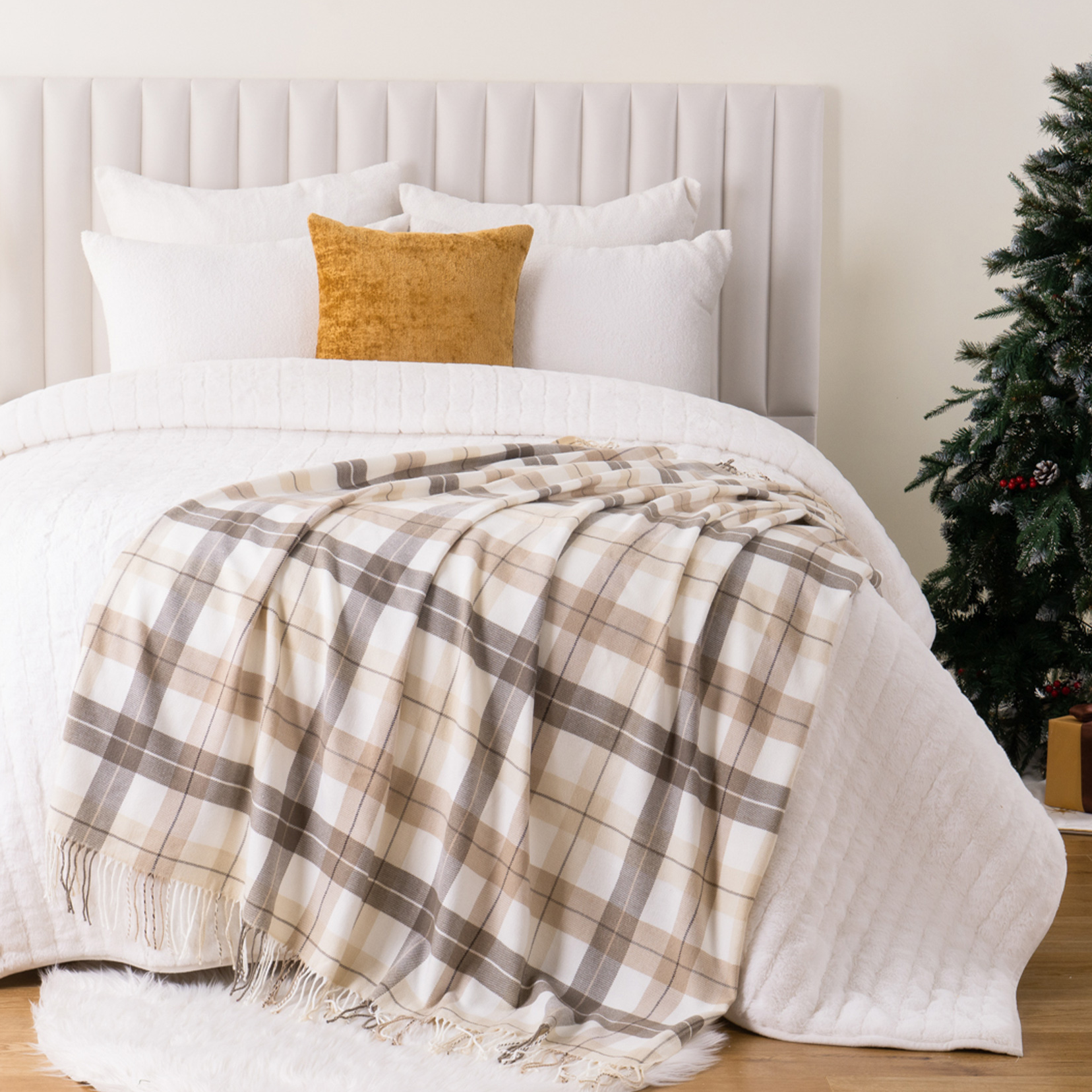 Farmhouse Plaid Throw