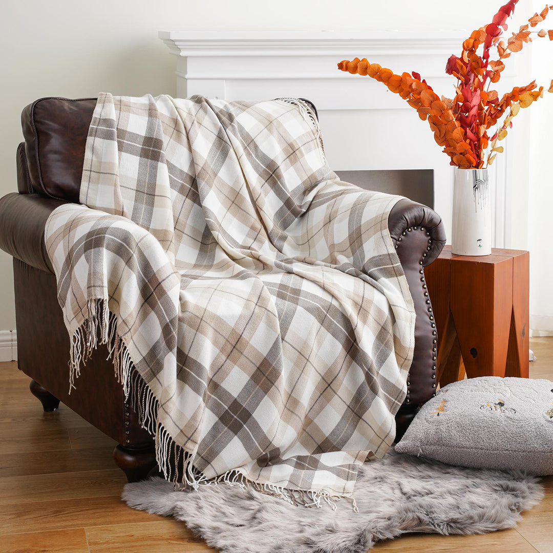 Farmhouse Plaid Throw