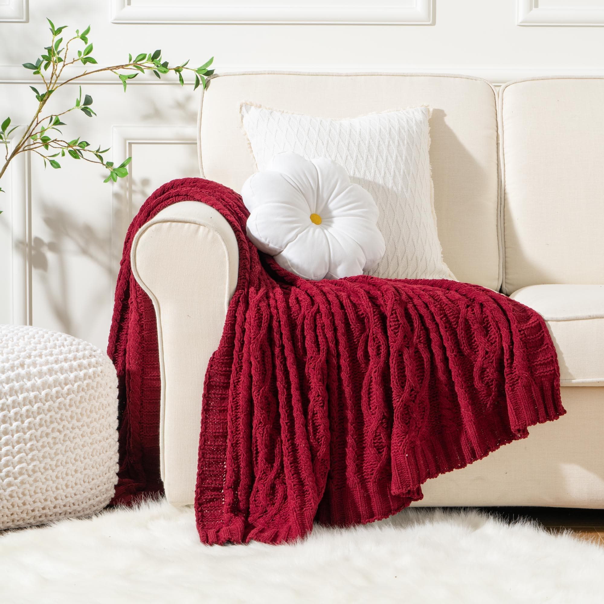 Red throw best sale blanket and pillows