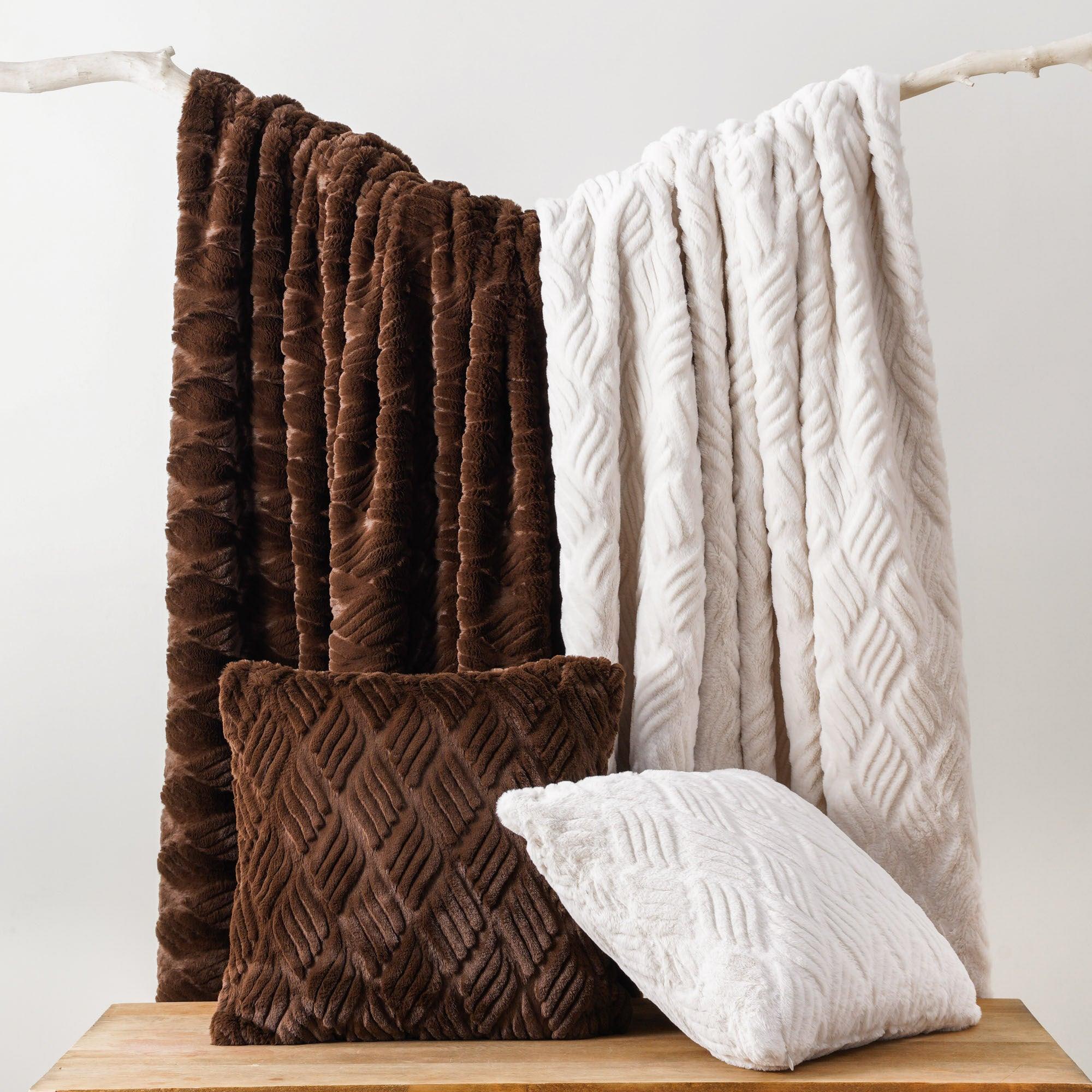 Faux fur blanket and pillow online set